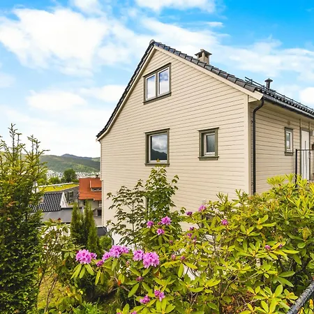 Panoramic Views - Family At Floyen!