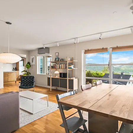 Panoramic Views - Family At Floyen! *